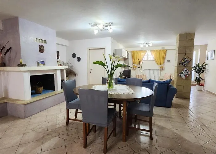 Marina Bed & Breakfast 3*